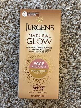 New With Tags Jergens Natural Glow Face Moisturizer Fair to Medium Skin Tones